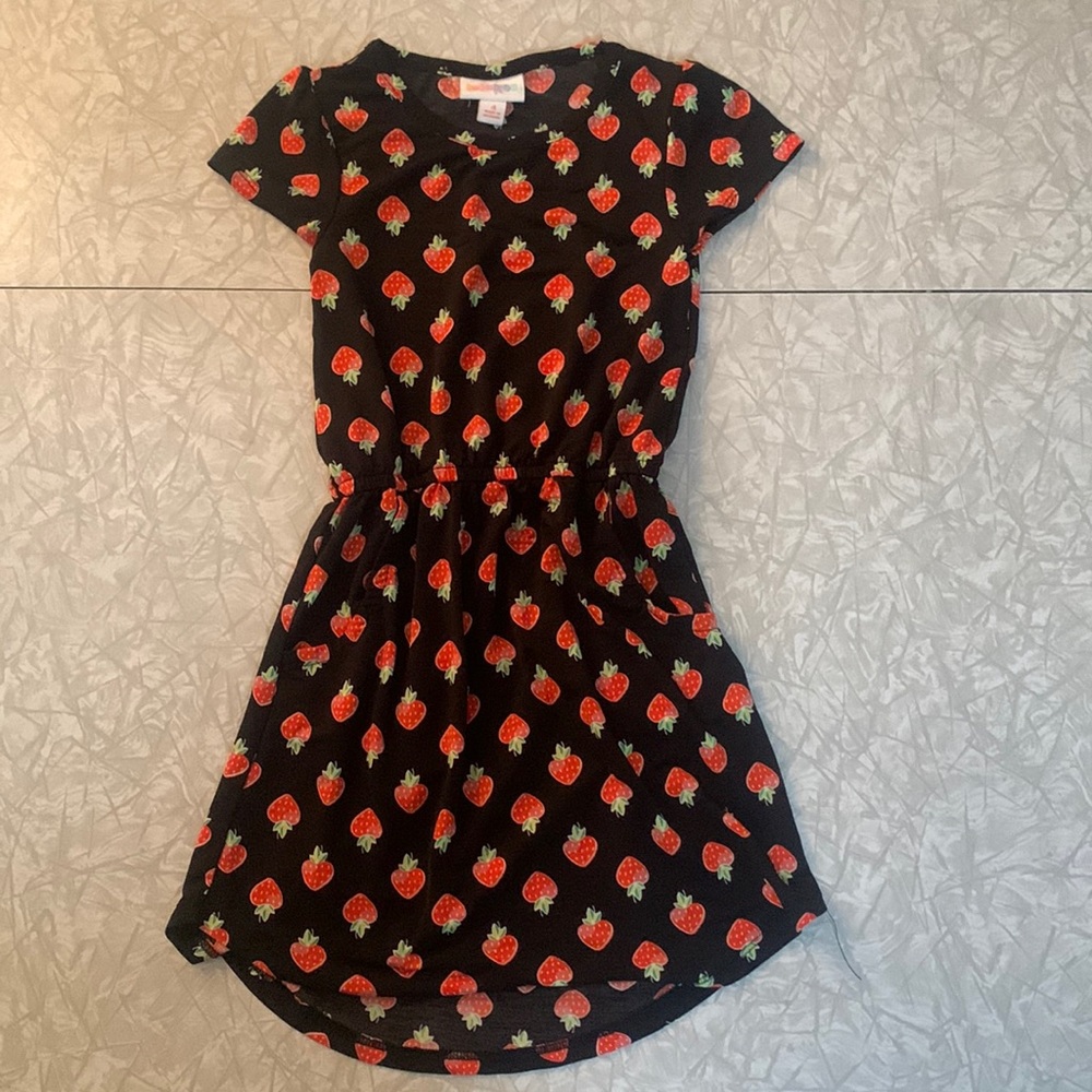 Girls LulaRoe Size 4 Mae Strawberry Dress with Pockets 🍓